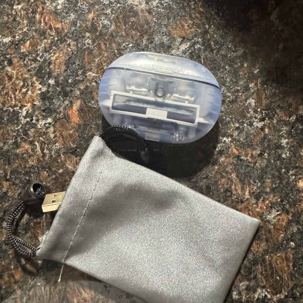 Beats Studio Buds + True Wireless Bluetooth Noise Cancelling Earbuds Transparent - Picture 3 of 7